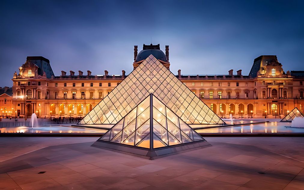LOUVRE: BUKAN CUMA MUSEUM, TAPI SURGA KARYA SENI!